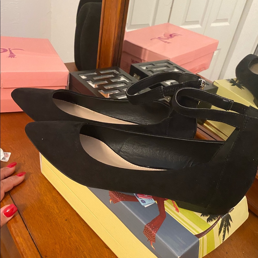 Shoes - Picture 5 of 10